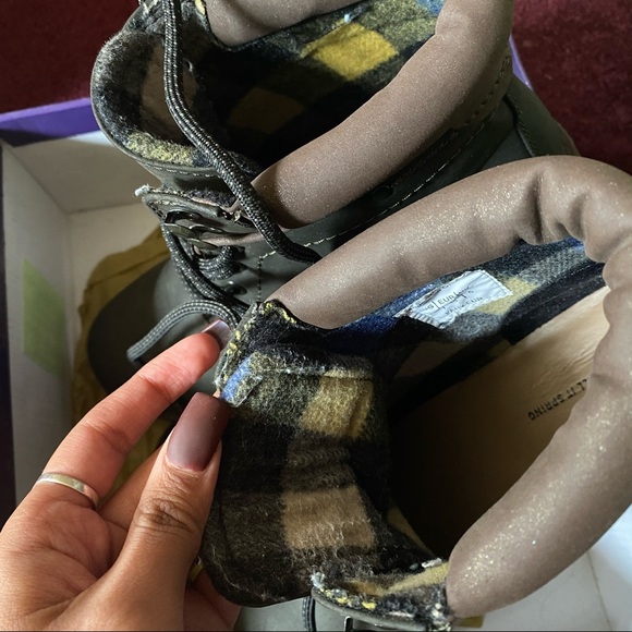 New SPRING lace-up boots - Picture 3 of 3